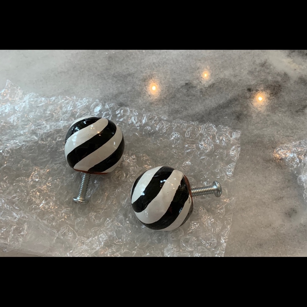 Hand painted door knobs - Picture 2 of 3